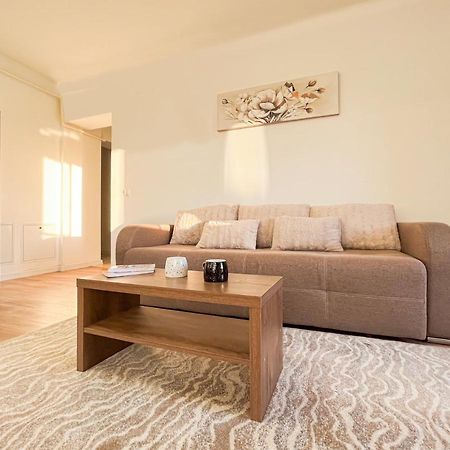 Uniquemoments Airport Apartment & Secure Parking & Airport Shuttle 이아시 외부 사진