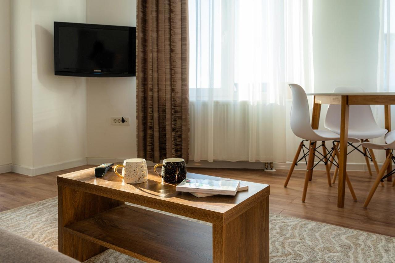 Uniquemoments Airport Apartment & Secure Parking & Airport Shuttle 이아시 외부 사진
