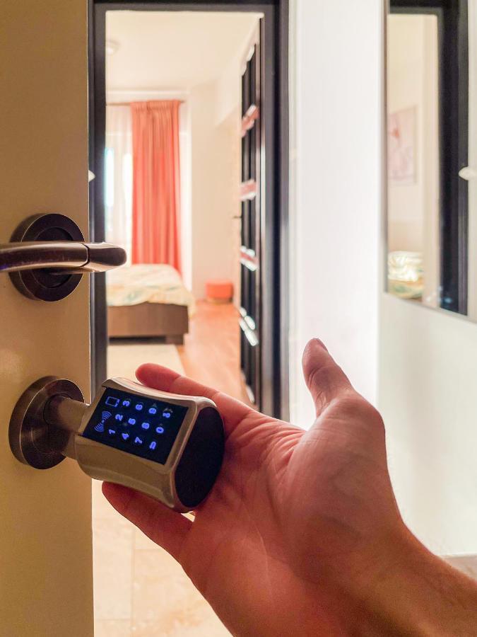 Uniquemoments Airport Apartment & Secure Parking & Airport Shuttle 이아시 외부 사진