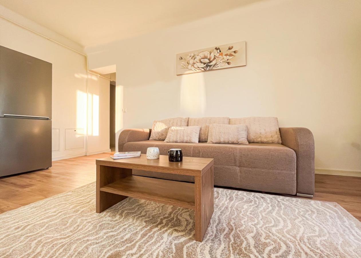 Uniquemoments Airport Apartment & Secure Parking & Airport Shuttle 이아시 외부 사진